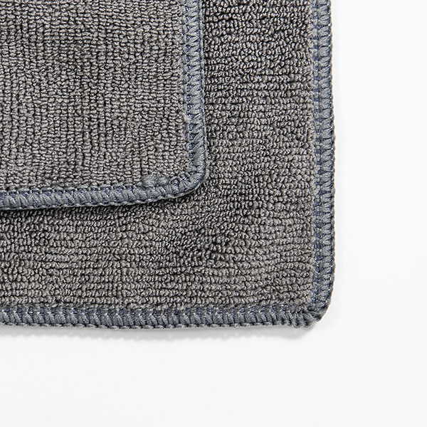 For daily cleaning, the absorbent and easy-to-dry warp knitt