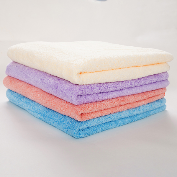 The soft, comfortable, absorbent and easy-to-dry coral velve